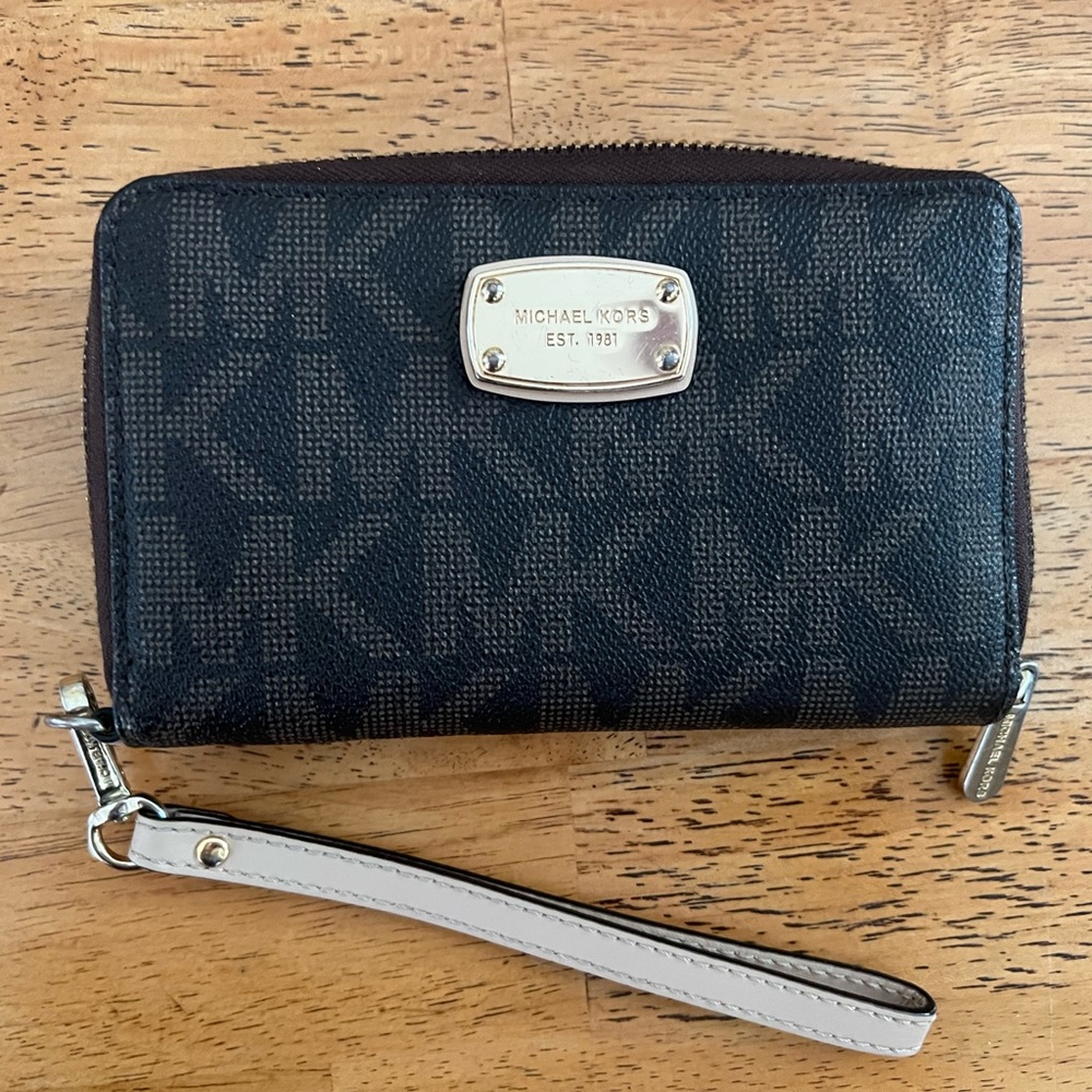 Michael Kors Smartphone Wristlet